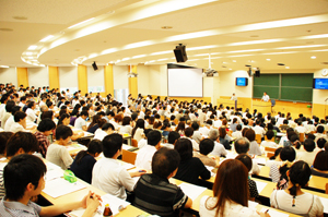 「21世紀大学教育セミナー」で飯舘村の菅野村長が講演――創価大学