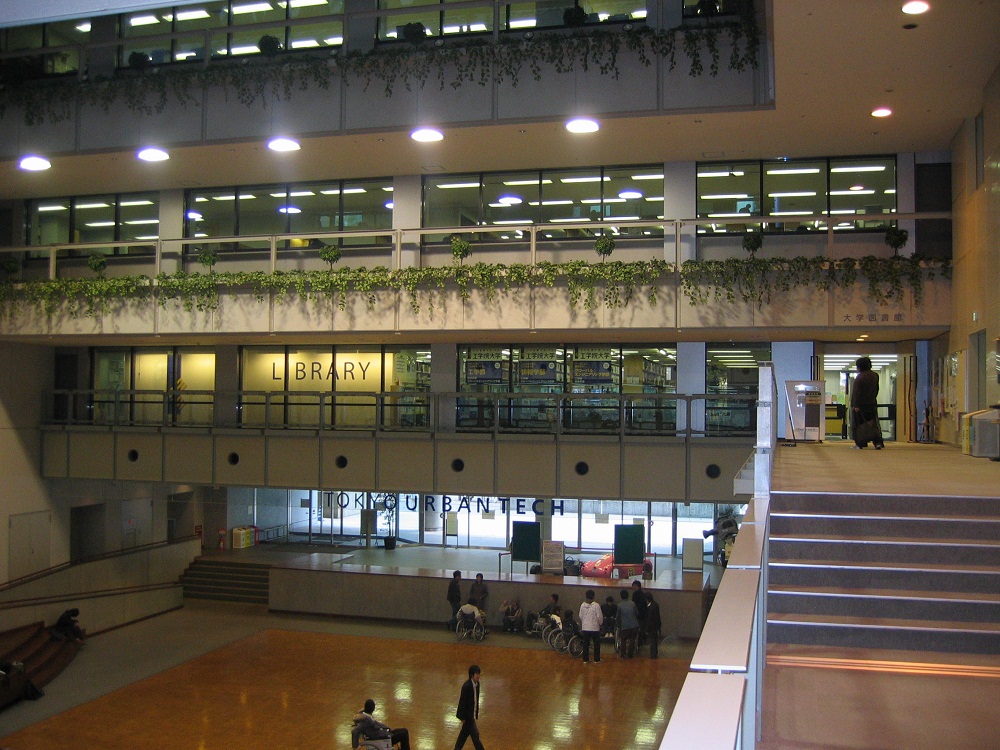 京王プラザホテル宿泊の受験生に、工学院大学図書館を開放――地方からの受験生が大学の図書館で勉強できる