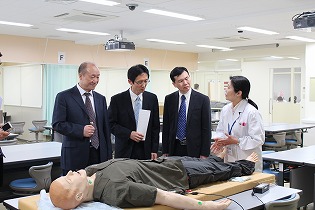 東京薬科大学が中国・瀋陽薬科大学の学生を招き臨床研修トライアル講義を実施