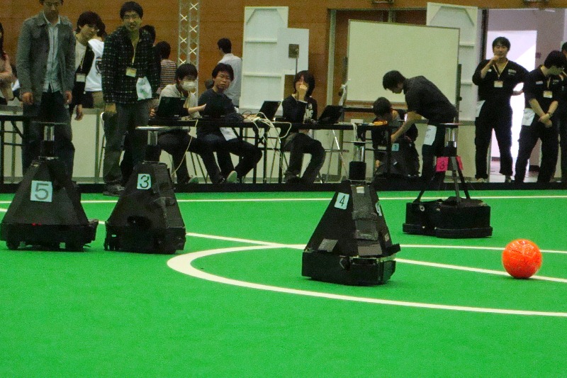 玉川学園キャンパスにて5月4～6日、「ロボカップジャパンオープン2013東京」を開催