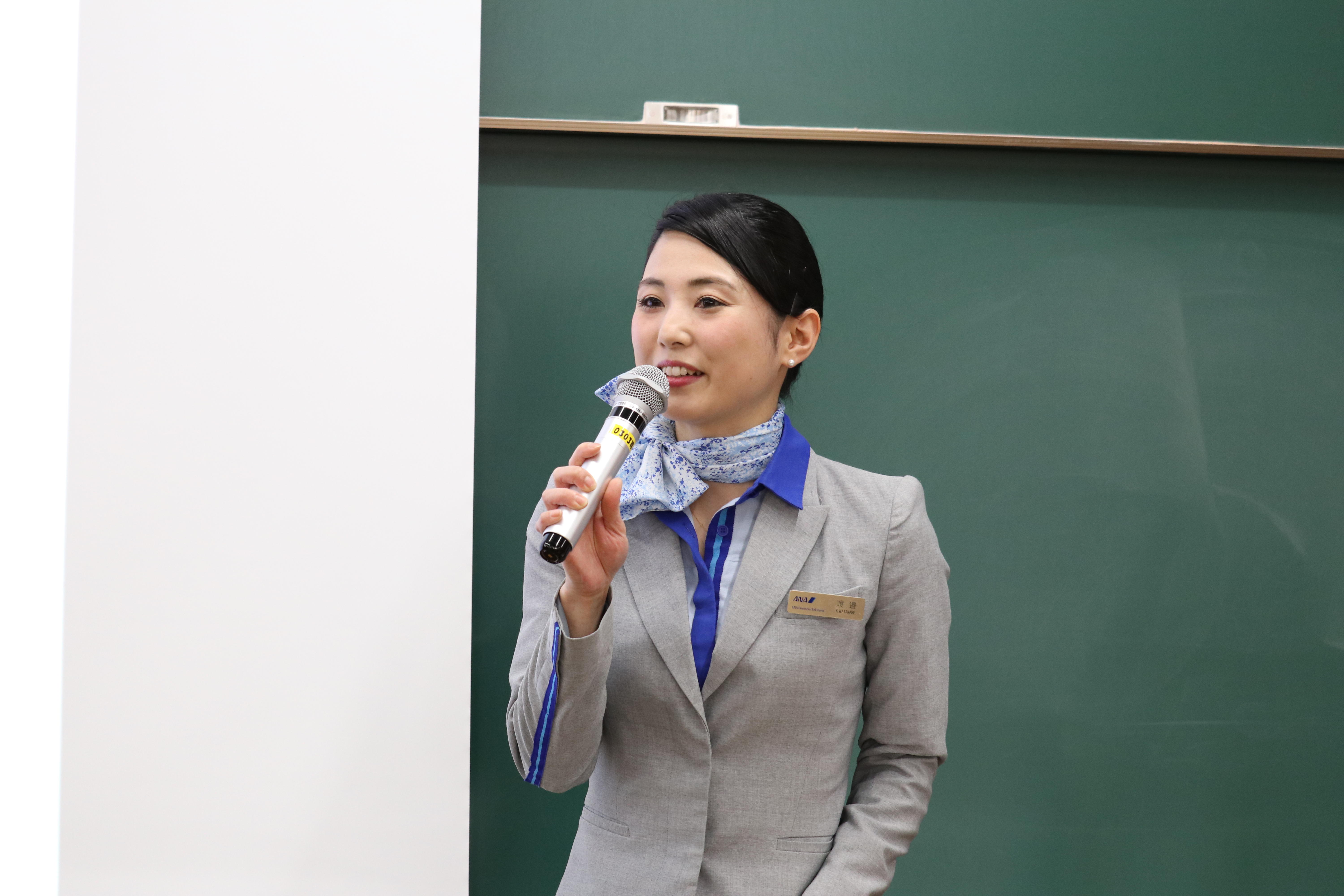 大阪産業大学国際学部がANAエアラインスクール「接遇＆マナー講座」を開催 -- 現役CAがあいさつの基本や話し方などについて講義