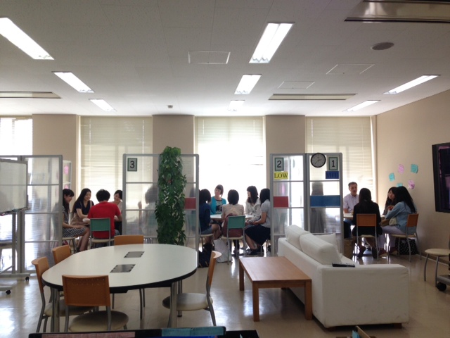 東京外国語大学英語学習支援センター「ELC」が学生の自律的英語学習を総合的にプロデュース――同大の言語教育プログラムと連携した取り組みも