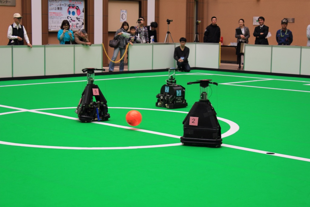 九州工業大学が「ロボカップジャパンオープン2013東京」のサッカー中型ロボットリーグで6連覇（優勝7回目）の快挙を達成――各部門で多数受賞