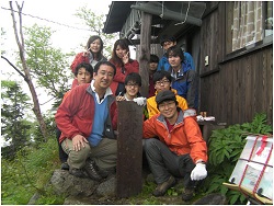 東邦大学医学部の夏山診療所「西穂高診療所」が7月20日～8月18日までオープン――併設の西穂山荘では同診療所の医師らによる講演会も開催