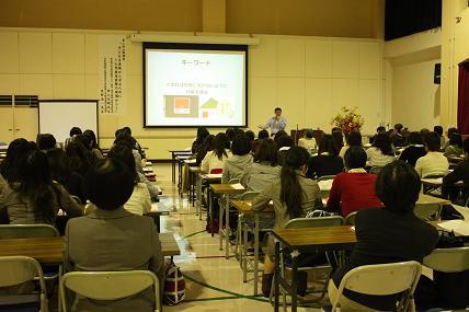 東邦大学佐倉看護専門学校が10月12日に、第4回公開講座「心がフッと軽くなる90分」を開催
