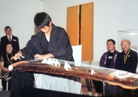 東京経済大学現代法学部生が、休部中の伝統和楽器サークルの復活を目指す――実家は和楽器制作職人