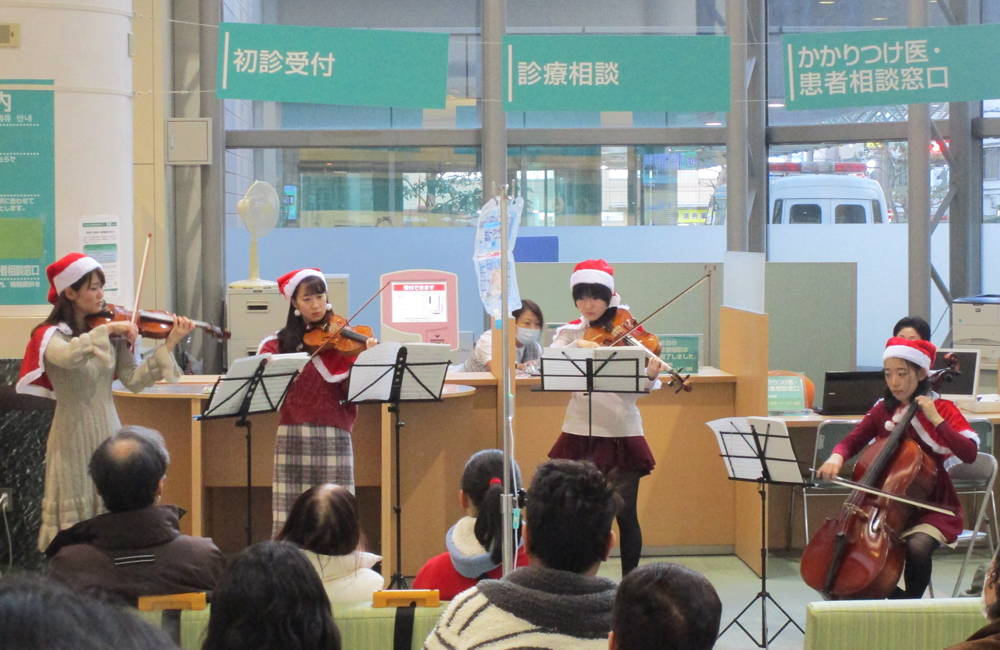 医学部の学生団体が病院で「クリスマスミニコンサート」を開催！患者さんとご家族に楽しいひと時を