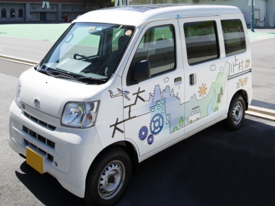大阪工業大学が12月20～23日まで「大阪モーターショー2013」にソーラーカーおよびソーラーコンバートEVを出展