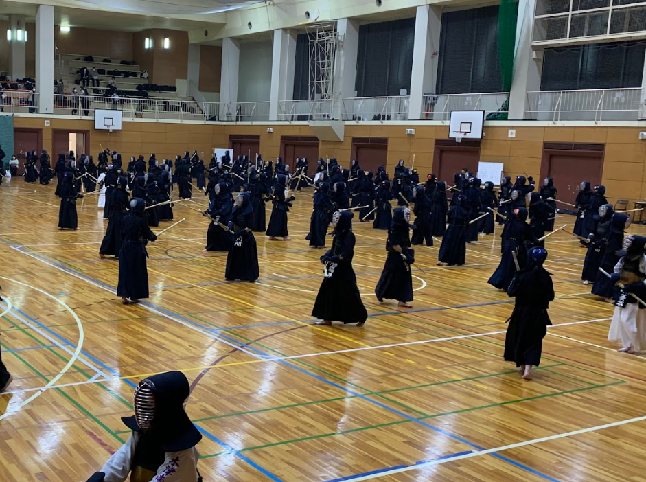 【佛教大学卒業生の教員が指導する中学校が対象】剣道部主催で中学生を対象とした剣道大会を開催