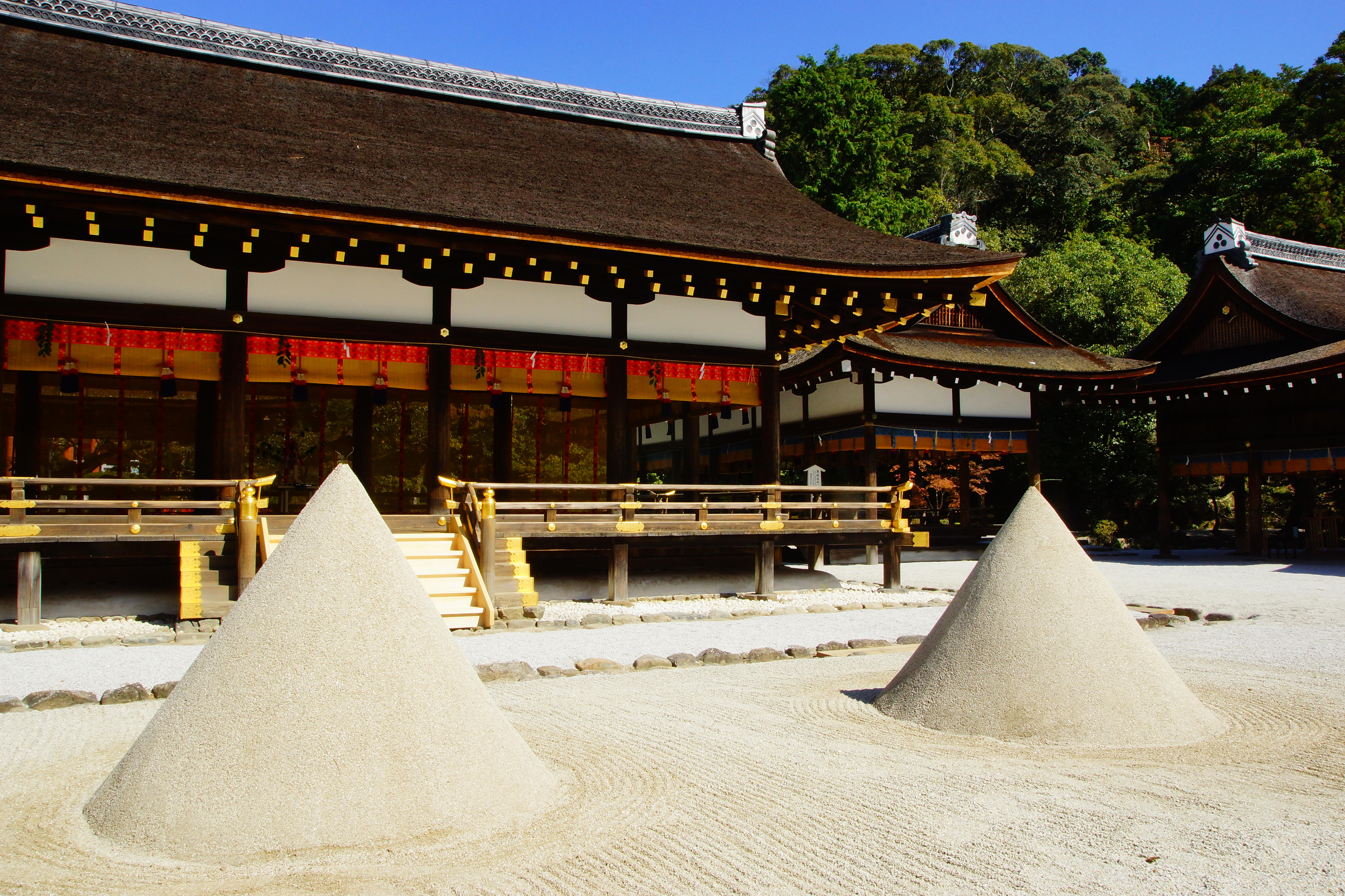 【京都産業大学】世界文化遺産 上賀茂神社の魅力を学生の視点で発信。伝統行事「賀茂の水まつり」でSDGsに取り組む