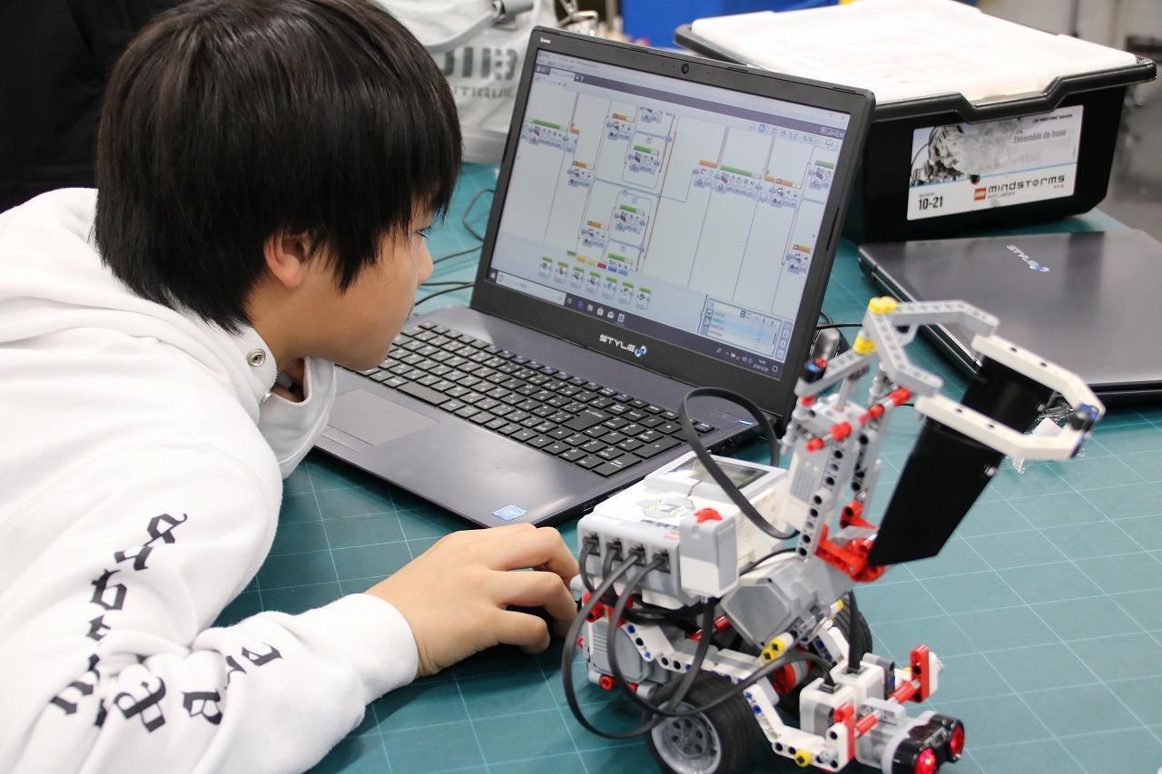 情報科学部とロボティクス＆デザイン工学部が学部の特色を生かしたプログラミングワークショップを開催 -- 大阪工業大学