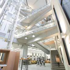 図書館は知のワンダーランド――明治大学の図書館は4つのキャンパスで、特色ある企画を随時開催