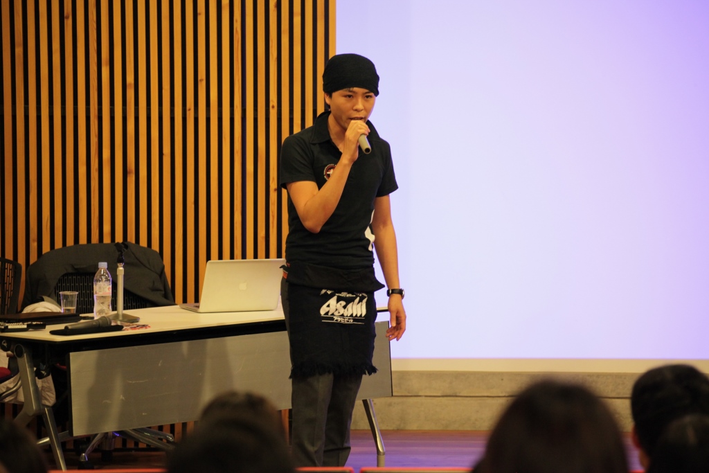 神田外語大学が「博多 一風堂」で働く卒業生をゲストに招き、講演会『世界中で活躍する卒業生シリーズ』第一弾を開催