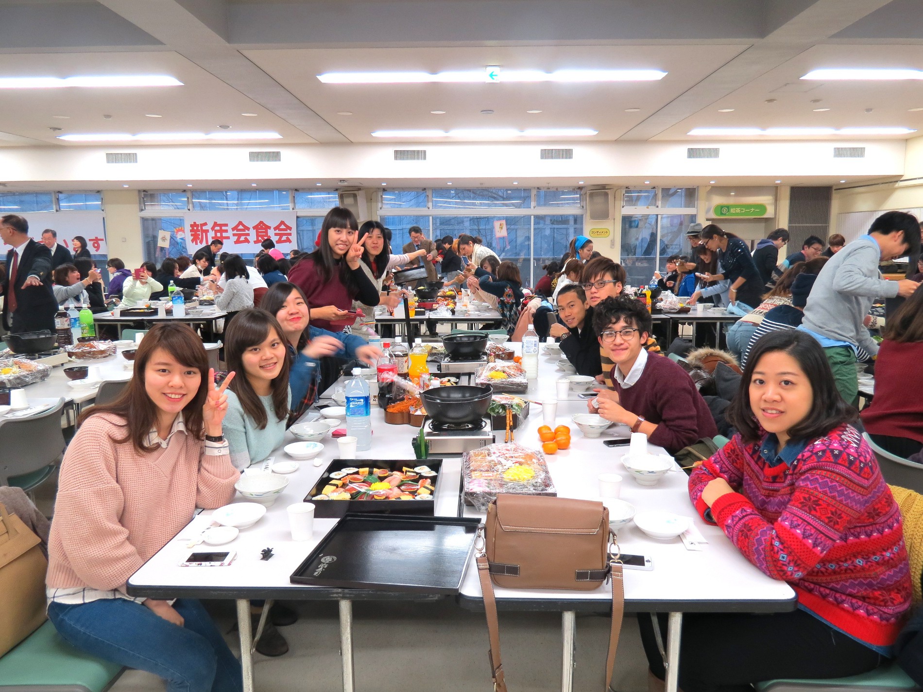「日本の正月を伝えたい」学生食堂で留学生新年会を開催――創価大学