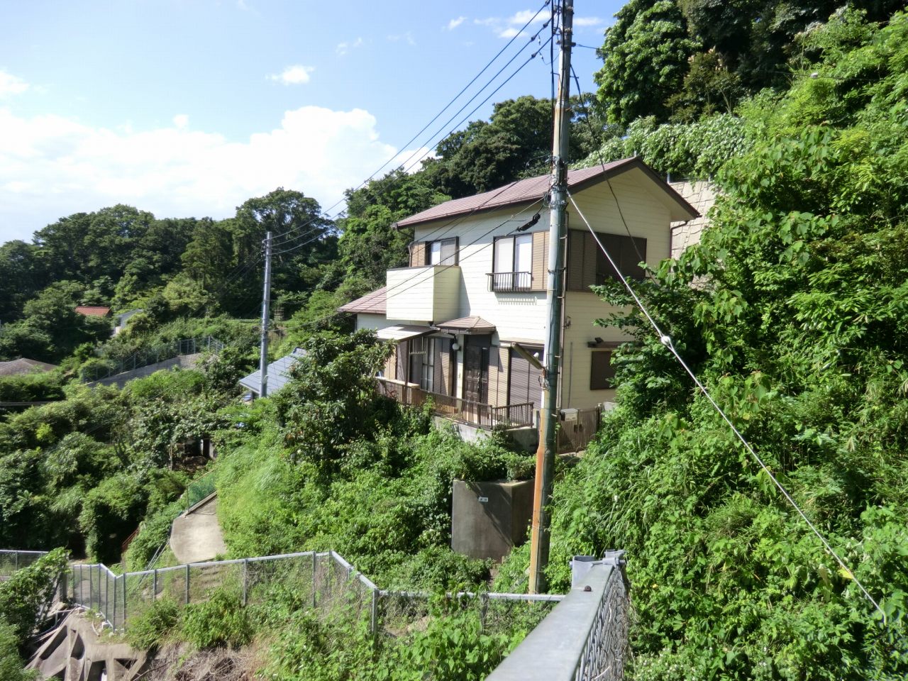 追浜 谷戸・空き家プロジェクトが始動　――横須賀・谷戸地域の住宅リノベーションに関東学院大学の学生が挑戦。シェアハウスとして活用するとともに、地元NPO団体など共同で地域の活性化にも取り組む