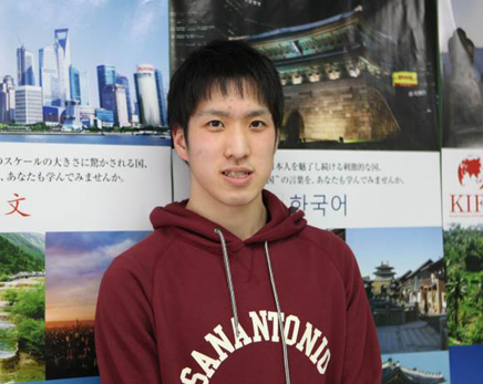 神田外語学院から、姉妹校の神田外語大学をはじめ全国の大学・大学院に2014年度295名が編入学・進学