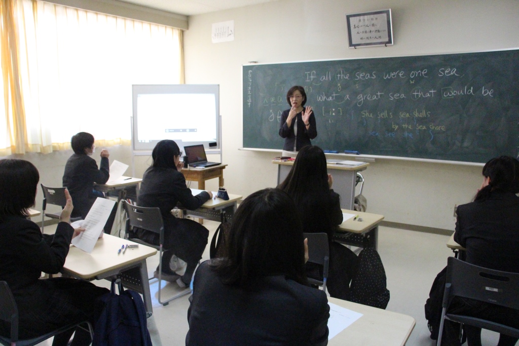 神田外語学院が福島東稜高等学校に、教育ソリューションの提供を開始