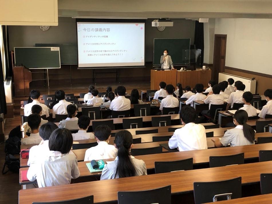 神戸女学院大学が仁川学院高校の生徒を対象とした高大連携講座を実施 -- 4名の教員が「アイデンティティ」を共通テーマに模擬講義