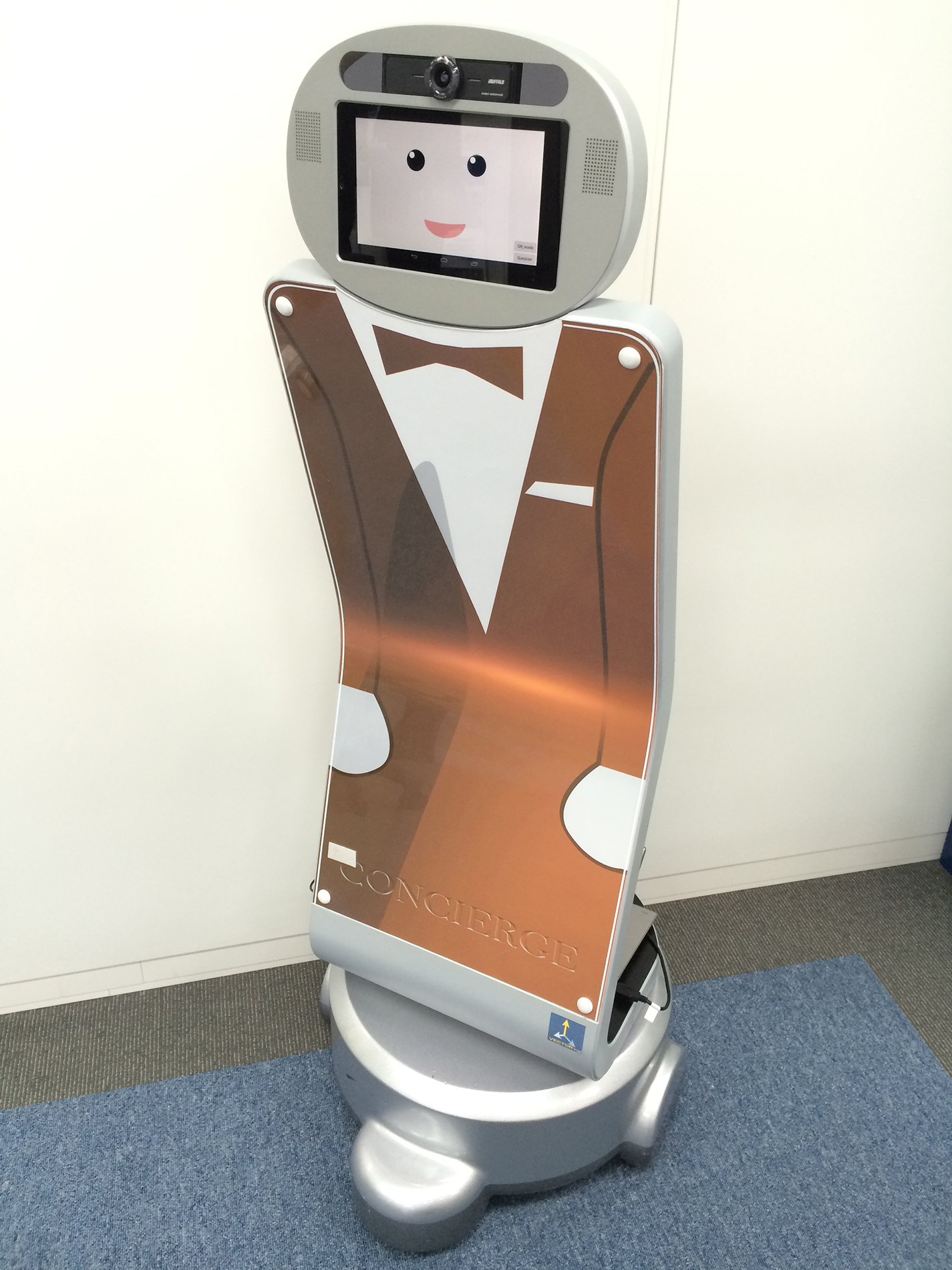 地域に貢献する“おもてなしロボット”をベイエリアの研究機関と合同で開発～オリンピックを見据え、道案内からビッグデータの収集・活用まで～芝浦工業大学