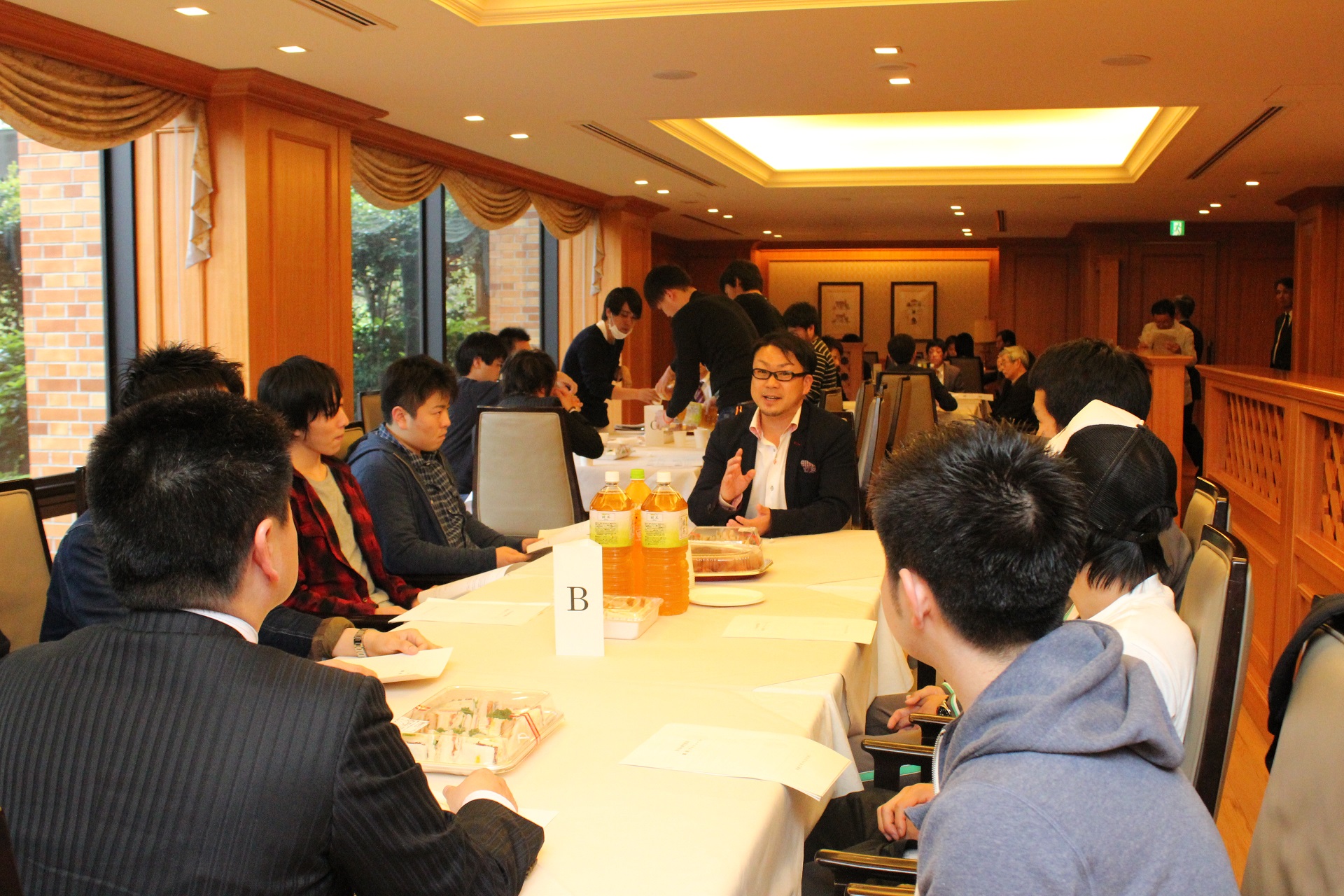OBと在学生が座談会「ビジネス・チャット」を実施 -- 大阪学院大学