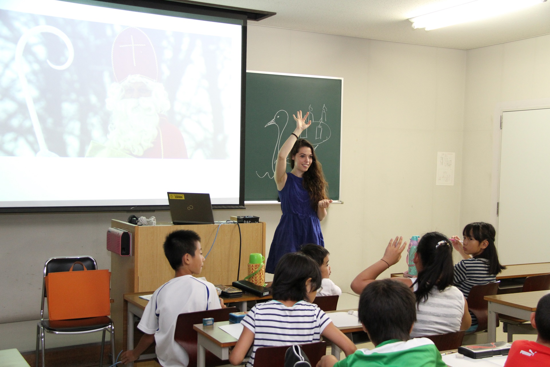 京都外国語大学が、夏休み期間中に地域の小学生を対象とした「子ども異文化体験教室」「English Summer School」「夏休み子どもスポーツ体験ウィーク」を実施