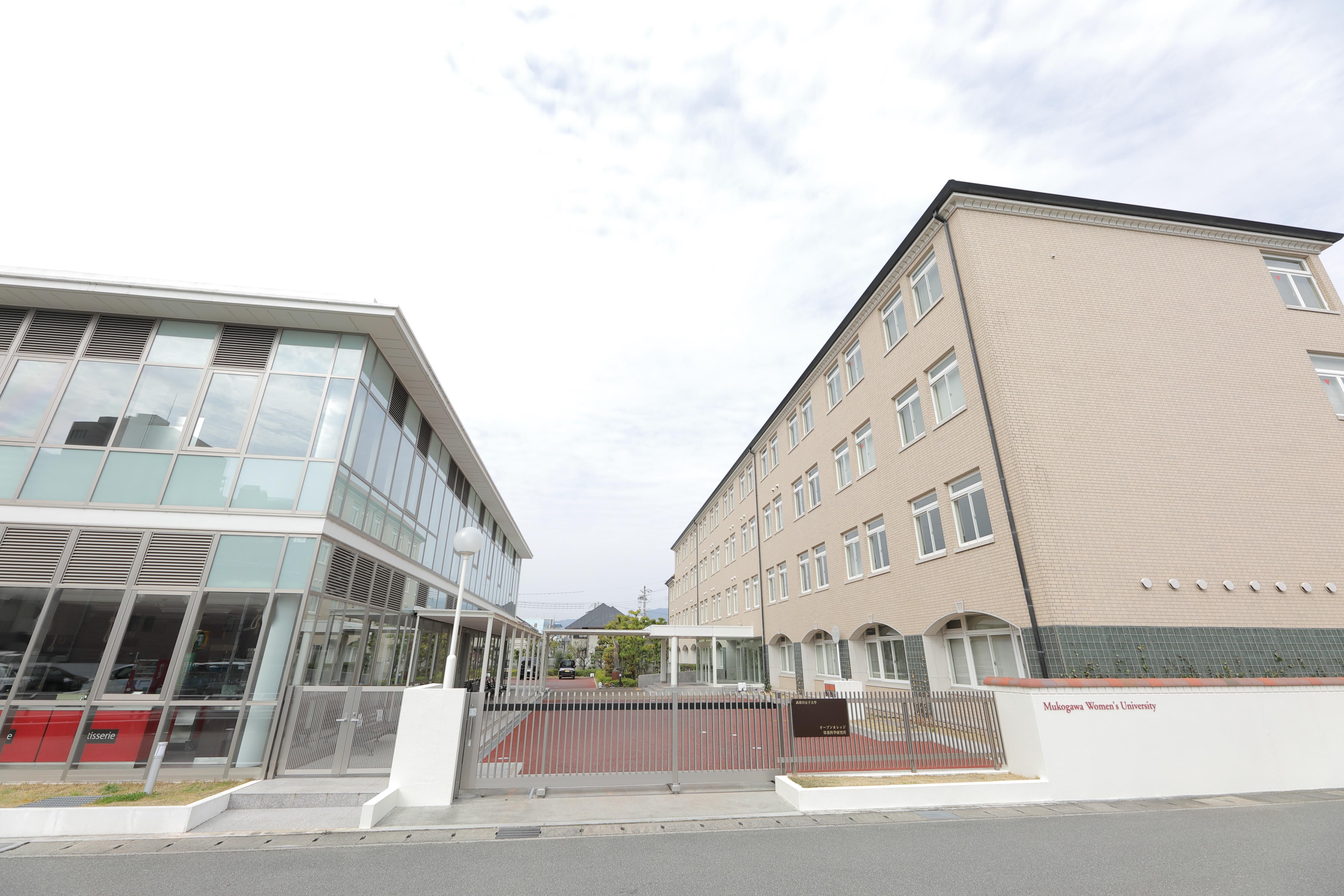 武庫川女子大学、ワークアカデミー、池田泉州銀行はリカレント教育に伴うキャリア支援事業における三者協定を締結しました。 