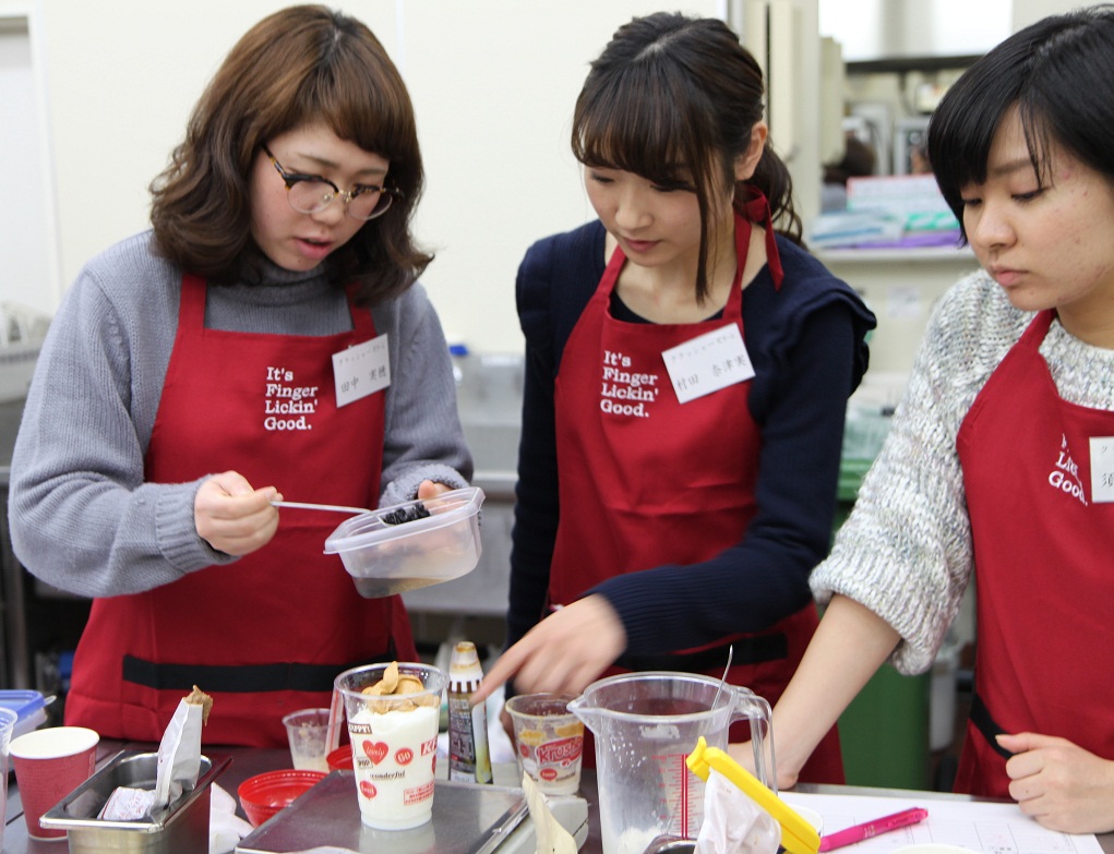 昭和女子大学とKFCとのコラボレーション企画第2弾 -- “和”をのむ！　Krushers新フレーバー「Krushers さくプル黒蜜きなこ」が発売