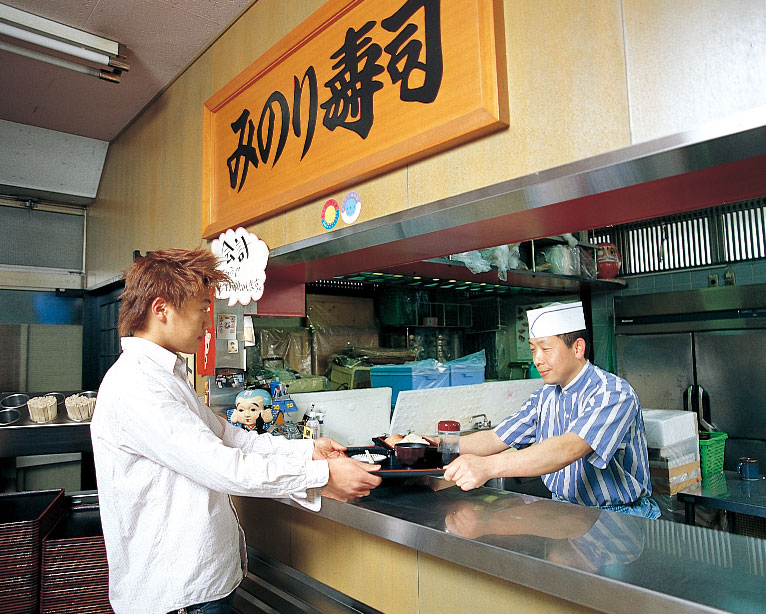 新鮮なネタをふんだんに使った専門店のお寿司を安価で提供・ＬＣセンターの巨大パフェも名物――日本工業大学の学食