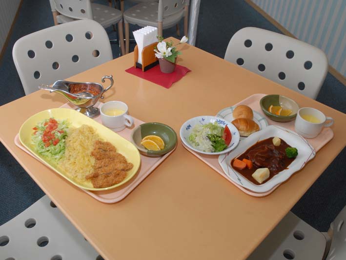 法政大学の学食に新メニュー登場――「チャンス法政」「勝つぞ法政」定食