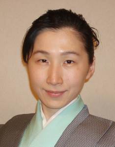 神田外語大学が4月26日に日本語・英語の2言語による「第2回狂言ワークショップ」を開催 -- 狂言師の三宅藤九郎師、和泉淳子師、和泉元彌師を講師として招請