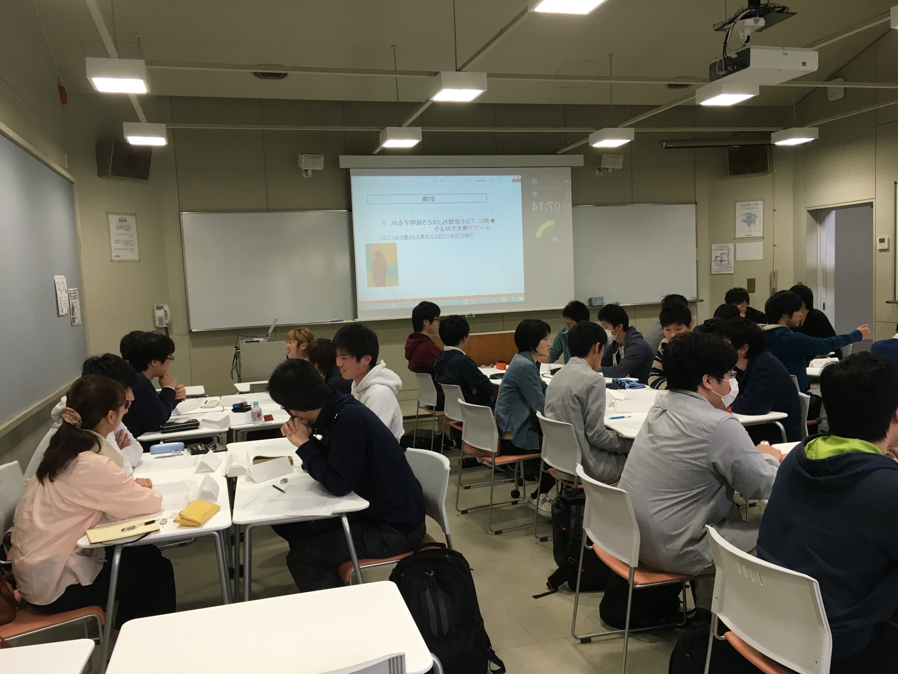 金沢工業大学が「世代を越えた共創教育」を2016年度から開始 -- 学外の社会人が授業に参画して学生とディスカッション