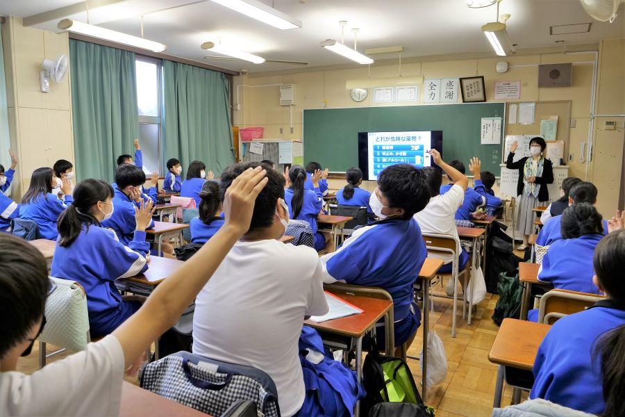 【東京薬科大学】夏休み前の中学生に伝える　今日から実践できる薬物の断り方 -- 薬学部の教員と学生が薬物乱用防止教室を実施 --