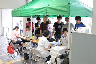 5月31日は世界禁煙デー -- 関東学院大学で横浜市金沢区福祉保健センターによる「肺年齢測定」などを実施～大学生の禁煙を推奨し、健康増進へ