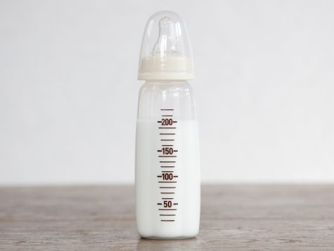 シニア世代の育児参加を促す「孫育て用 哺乳瓶」が商品化～ 高齢者の使いやすさに特化した製品を学生がデザイン -- 芝浦工業大学