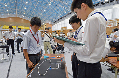日本工業大学が「第10回マイクロロボットコンテスト高校生大会」を開催