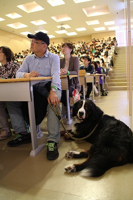 動物愛護精神とともに「健康寿命」を考える～公開講座およびドッグ・ウォーキングフェスティバルを開催～ヤマザキ学園大学