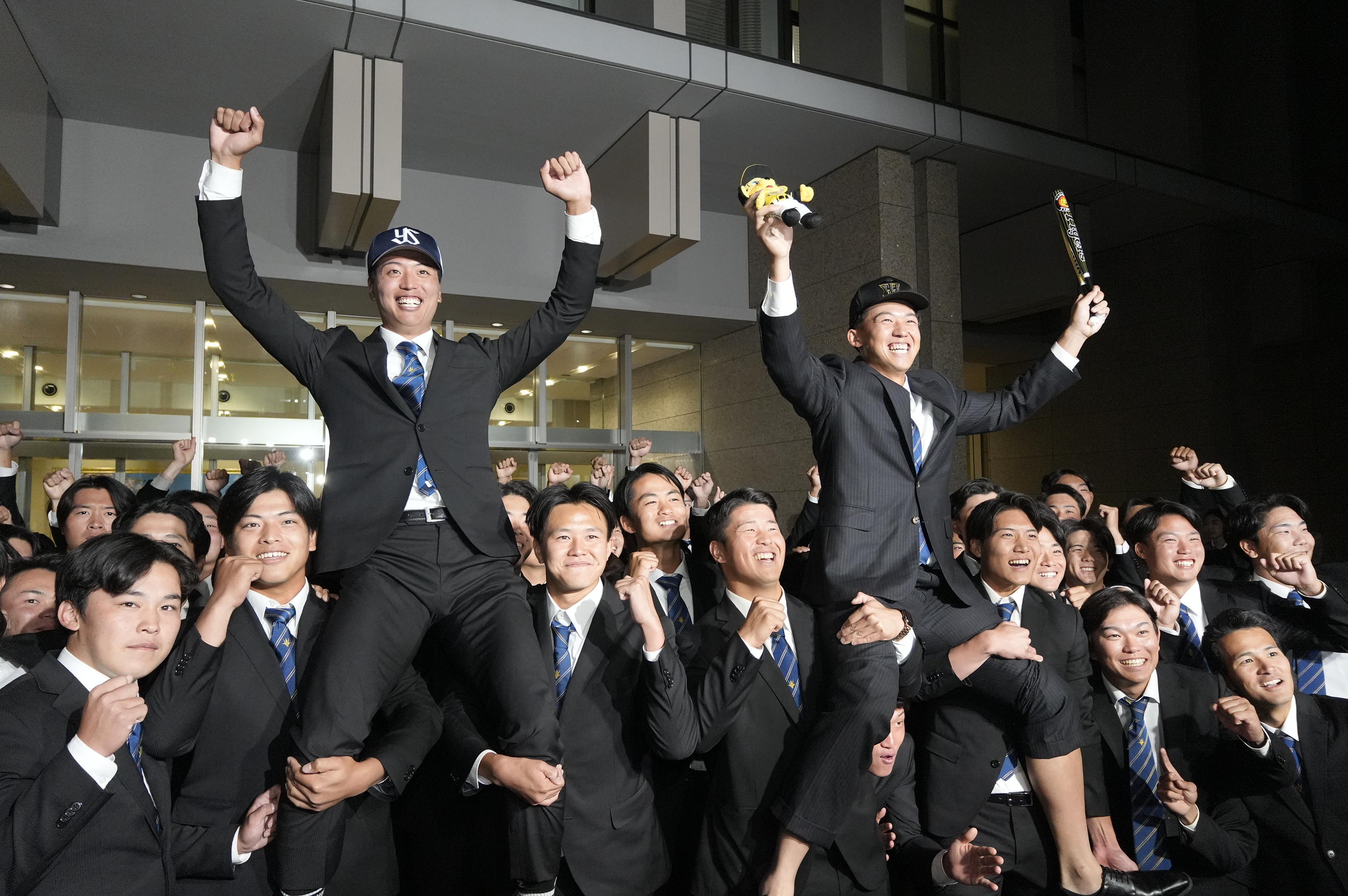 「2025年プロ野球ドラフト会議」において、創価大学硬式野球部の立石正広選手が阪神タイガースから1位指名、山崎太陽投手が東京ヤクルトスワローズから3位指名！