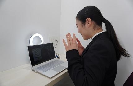 昭和女子大学のキャリア支援 -- コロナ禍の就職活動に「オンライン面談用個室ブース」設置