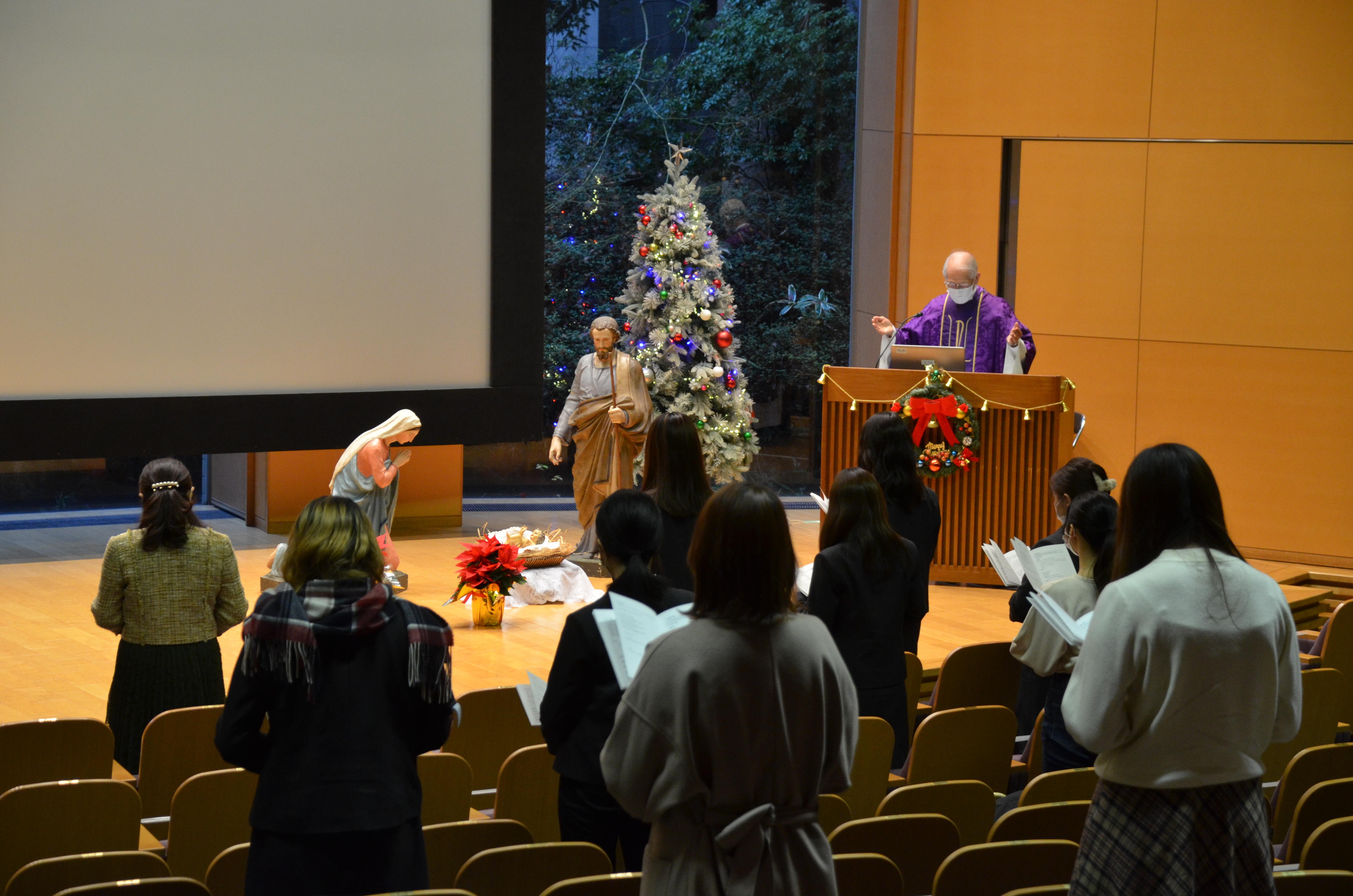 聖心女子大学がコロナ禍でもクリスマスを感じられる行事「1年次生のためのクリスマスの集い」および「クリスマスツリー点灯式」を実施 -- 12月18日には「クリスマス・オープンキャンパス」も