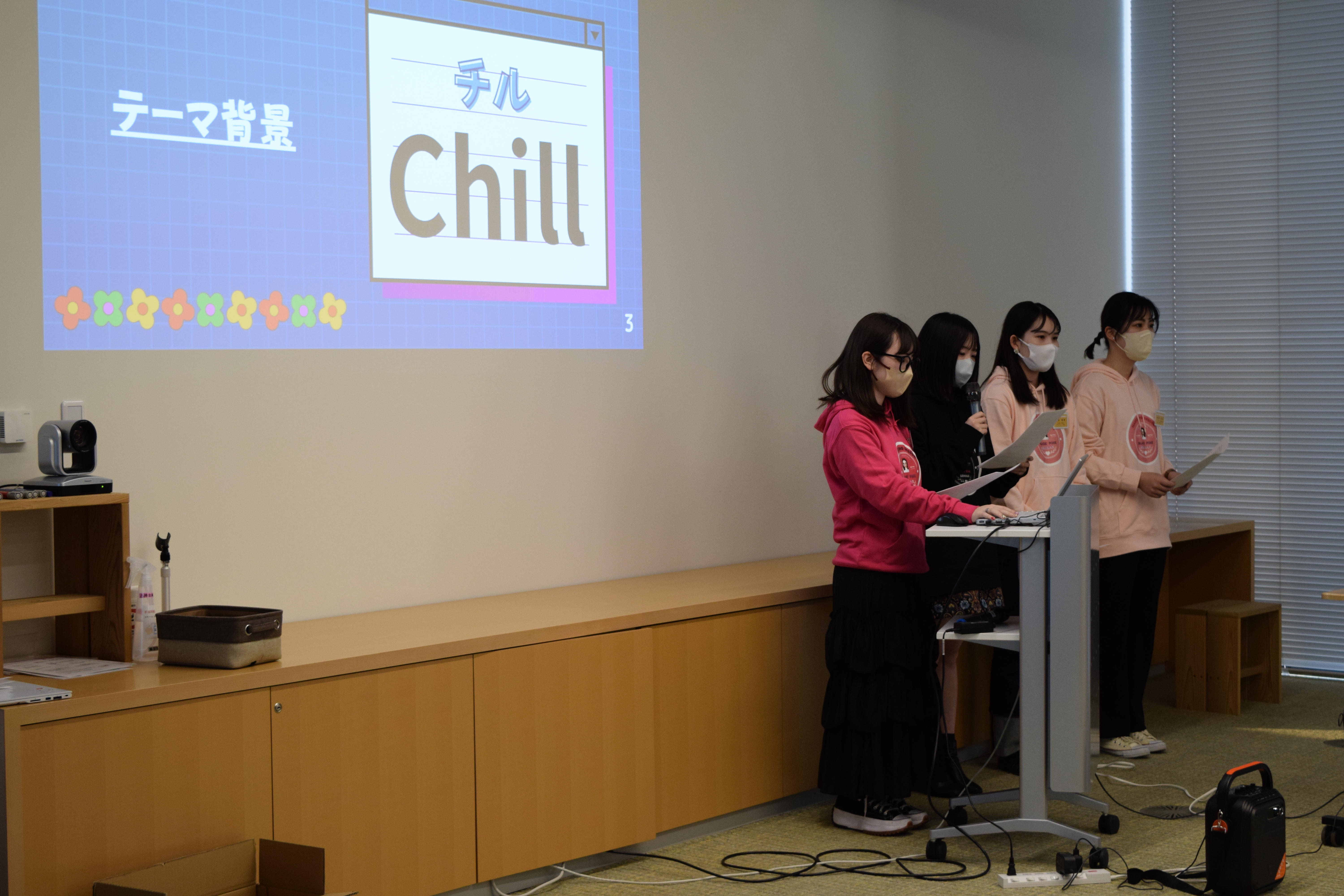 武庫川女子大学経営学部の学生たちが、Z世代女子のSNS利用や流行、お金の意識などを調査し、傾向をまとめました。