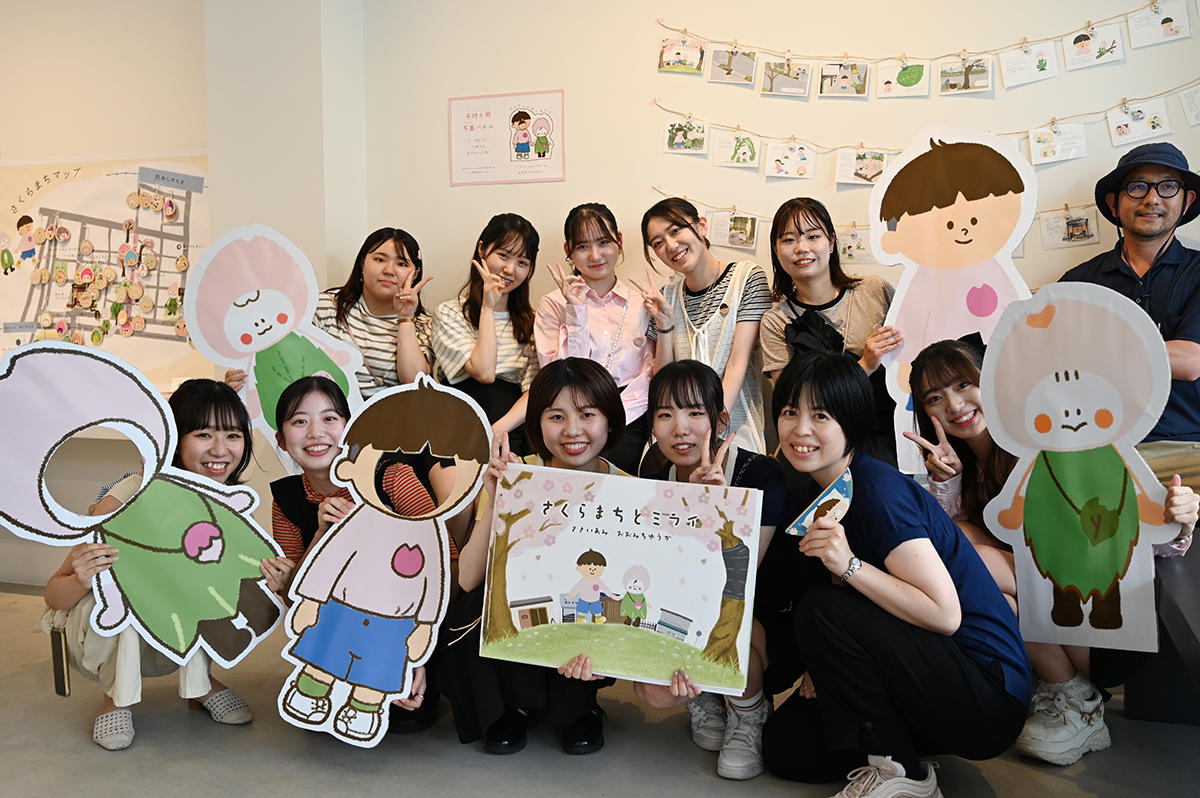 芦屋市を盛り上げようと、武庫川女子大学生活環境学科の学生たちが7月2日、「七夕飾りワークショップ」を開催しました。