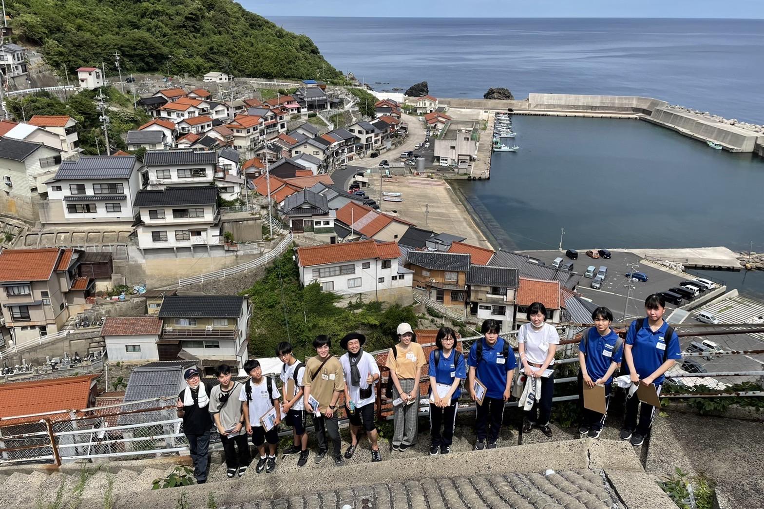 小伊津町の魅力を発信する海辺カフェを考えよう！工学院大学と島根県立平田高等学校が地域協働学習プログラムを実施