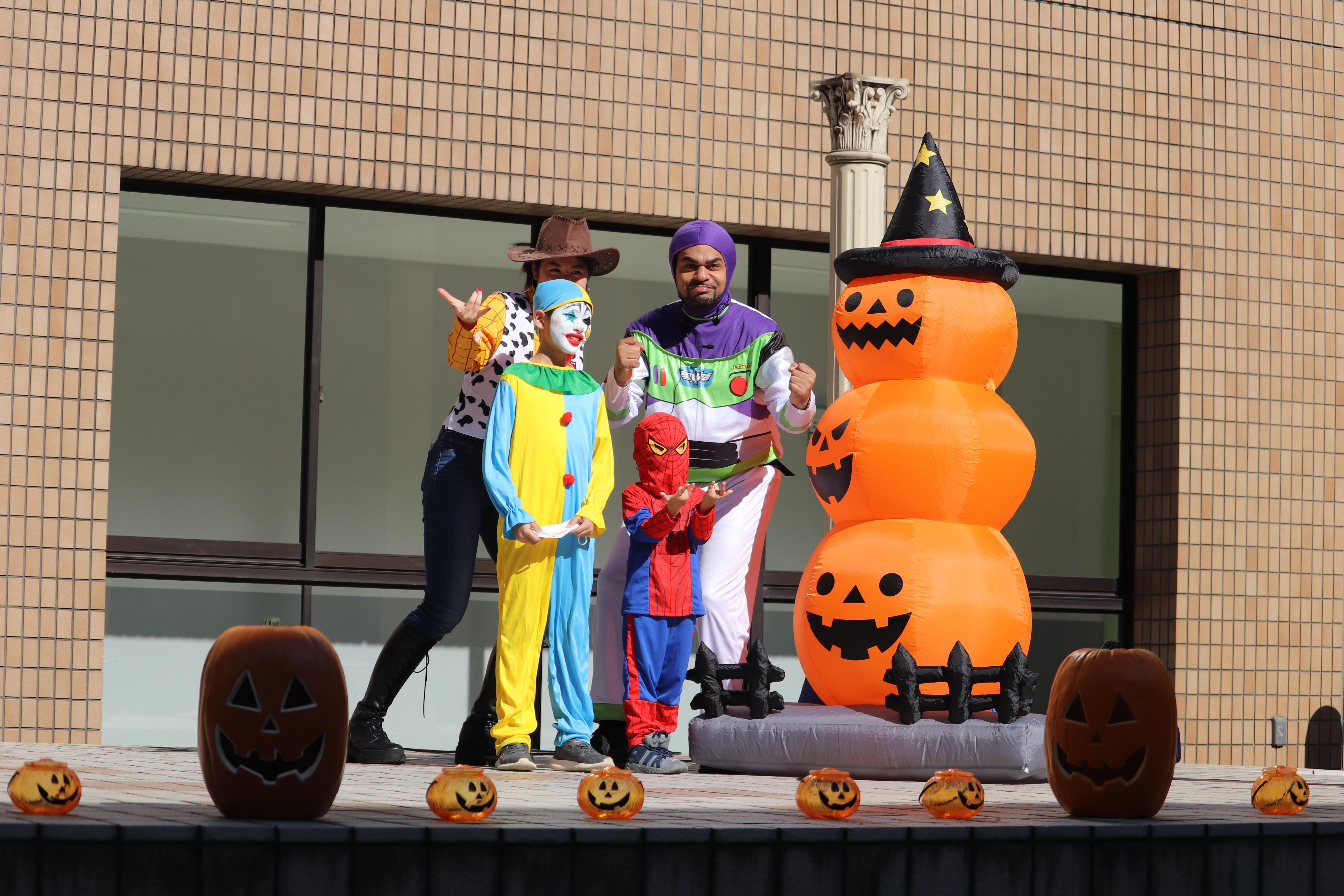 神田外語キッズクラブ 10月30日(日)に「Halloween Party」を3年ぶりにキャンパスで対面開催～さまざまなイベントが実施され、1,000名以上が参加し大盛況となりました～