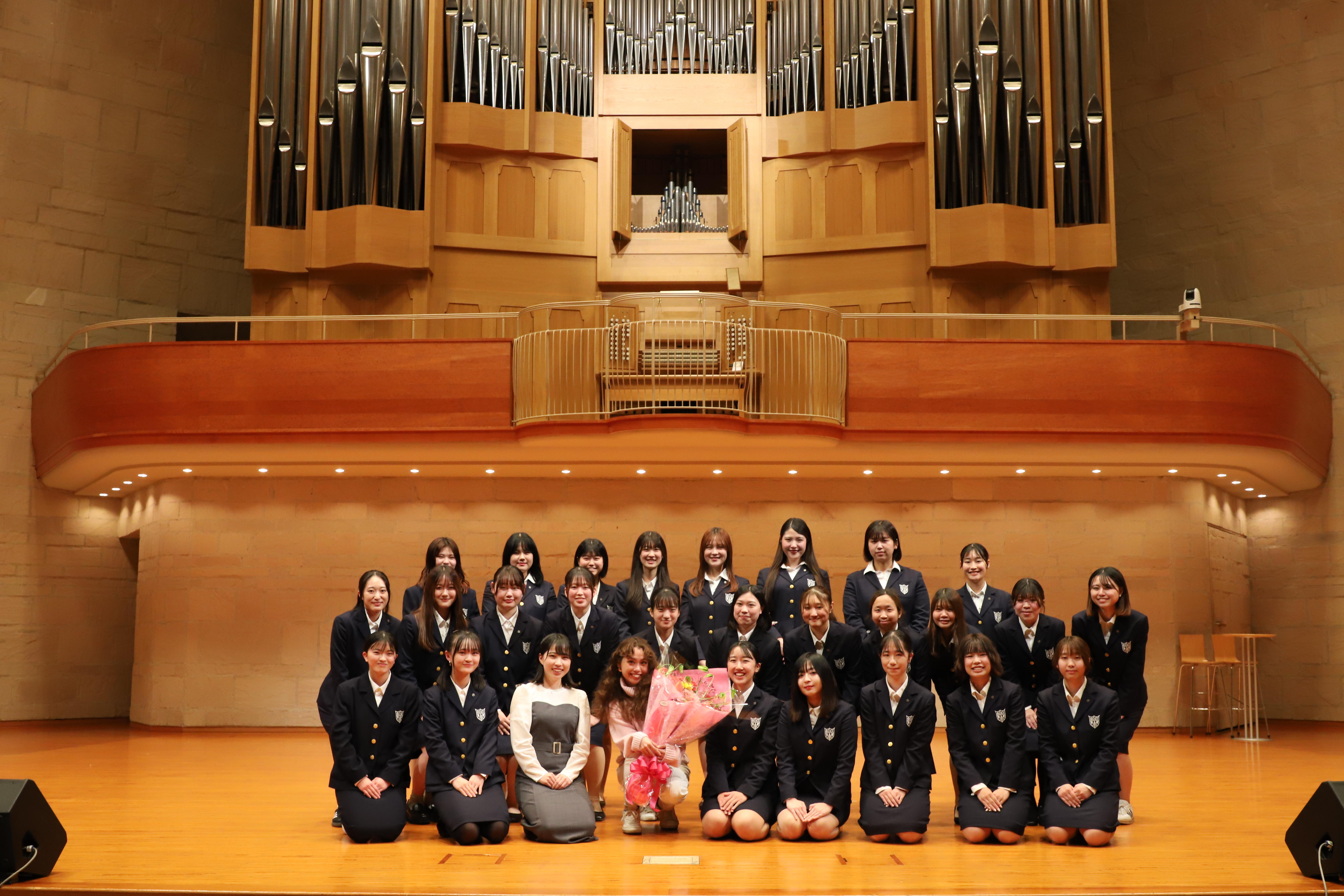 タレント、ブランドプロデューサーのpecoさんを招いた学生自治会によるトークショーに在学生300名以上が参加