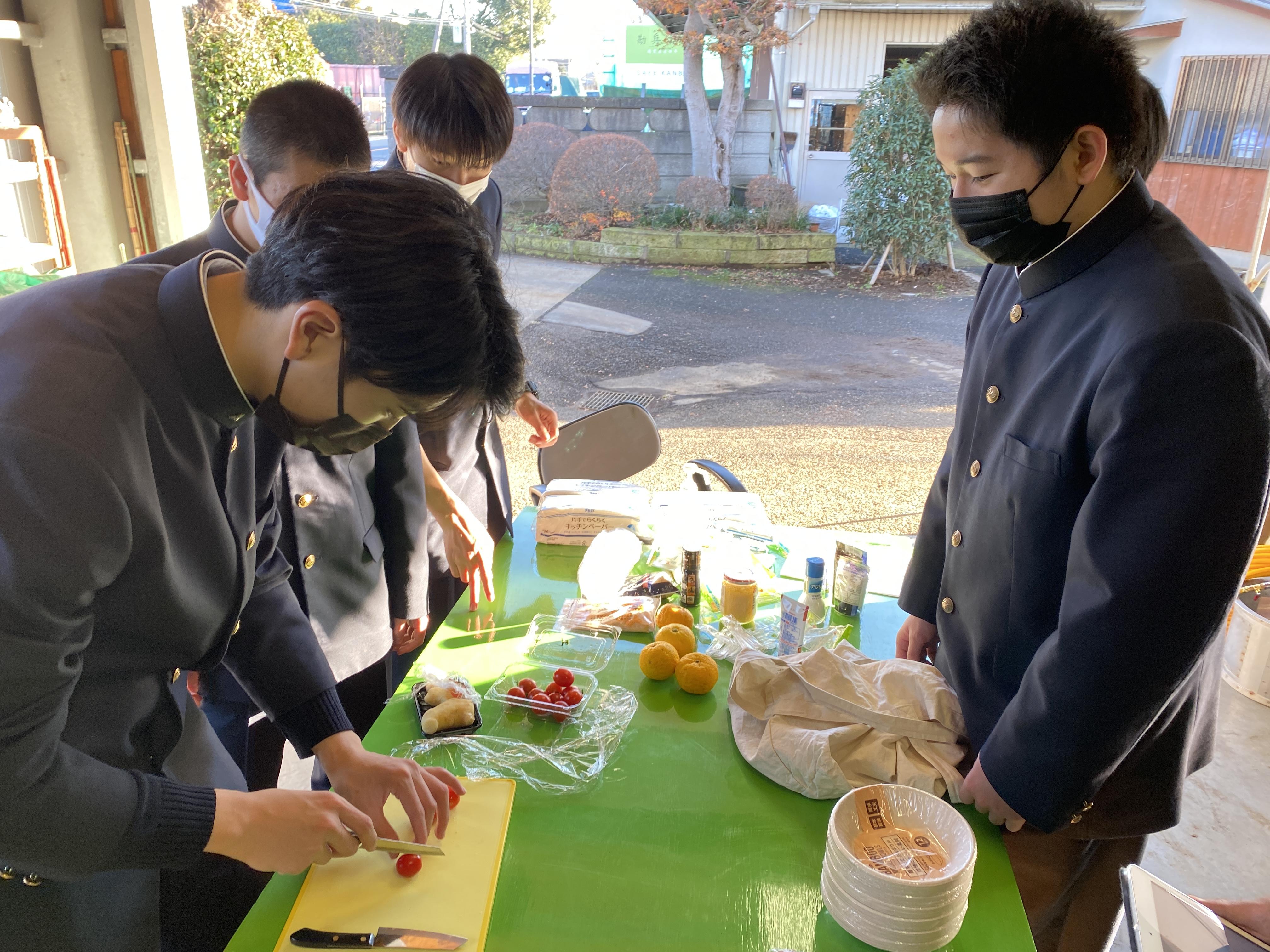 「道の駅いちかわ」の困りごとを解決！ 千葉商科大学付属高校生が道の駅出店企業と協同し、オリジナル商品を開発。カップまで食べられる「いちかわSDGsだんご」など7種、2月5日より販売