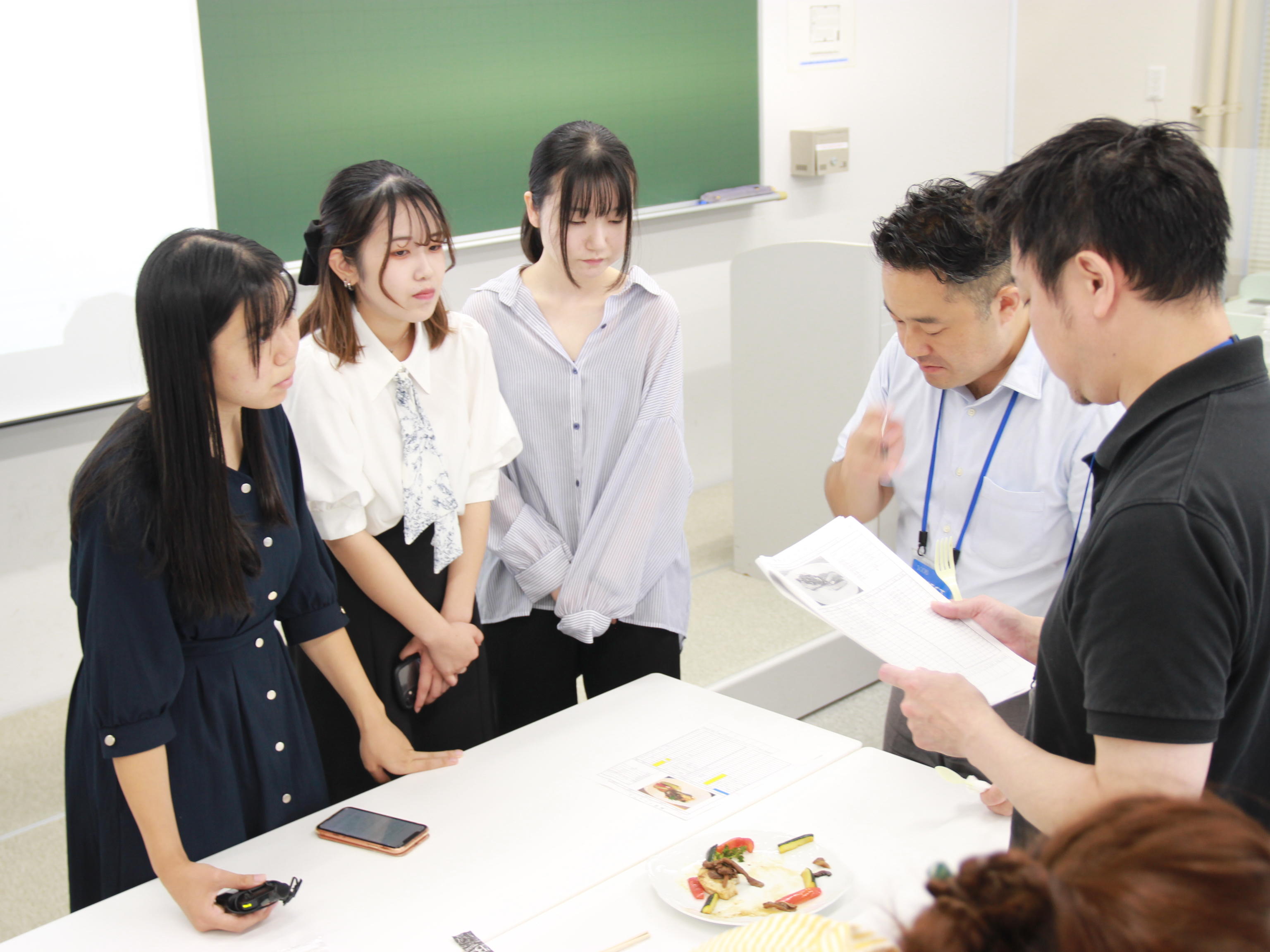 【産業能率大学】経営学部 倉田洋ゼミ、田中彰夫ゼミと株式会社ラムラの産学連携プロジェクト学生がカフェレストランのランチメニューをプロデュース！ ～10月16日（月）よりcommon cafe 丸の内センタービル店にてメニュー販売を順次開始～