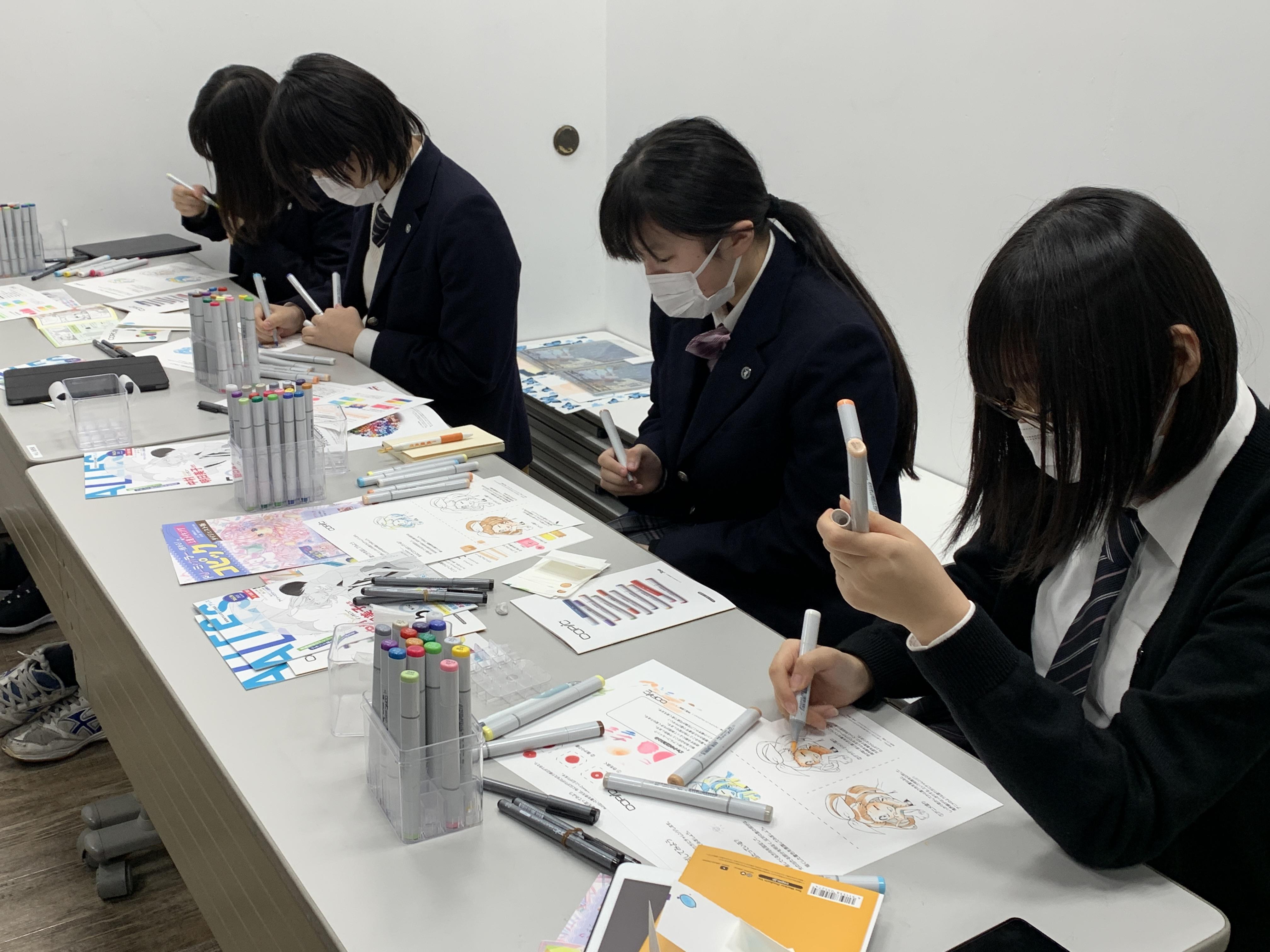 武蔵野学芸専門学校高等課程が産学連携プロジェクトによる「株式会社G-Tooによるコピック講習会」を開催