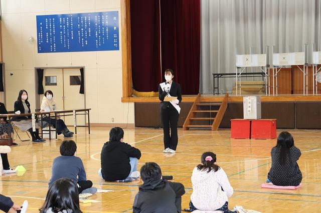 敬愛大学こども教育学科の学生が小学生を対象とした模擬選挙に候補者役として参加 -- 千葉市選挙管理委員会による若年層への選挙啓発の取り組みに協力