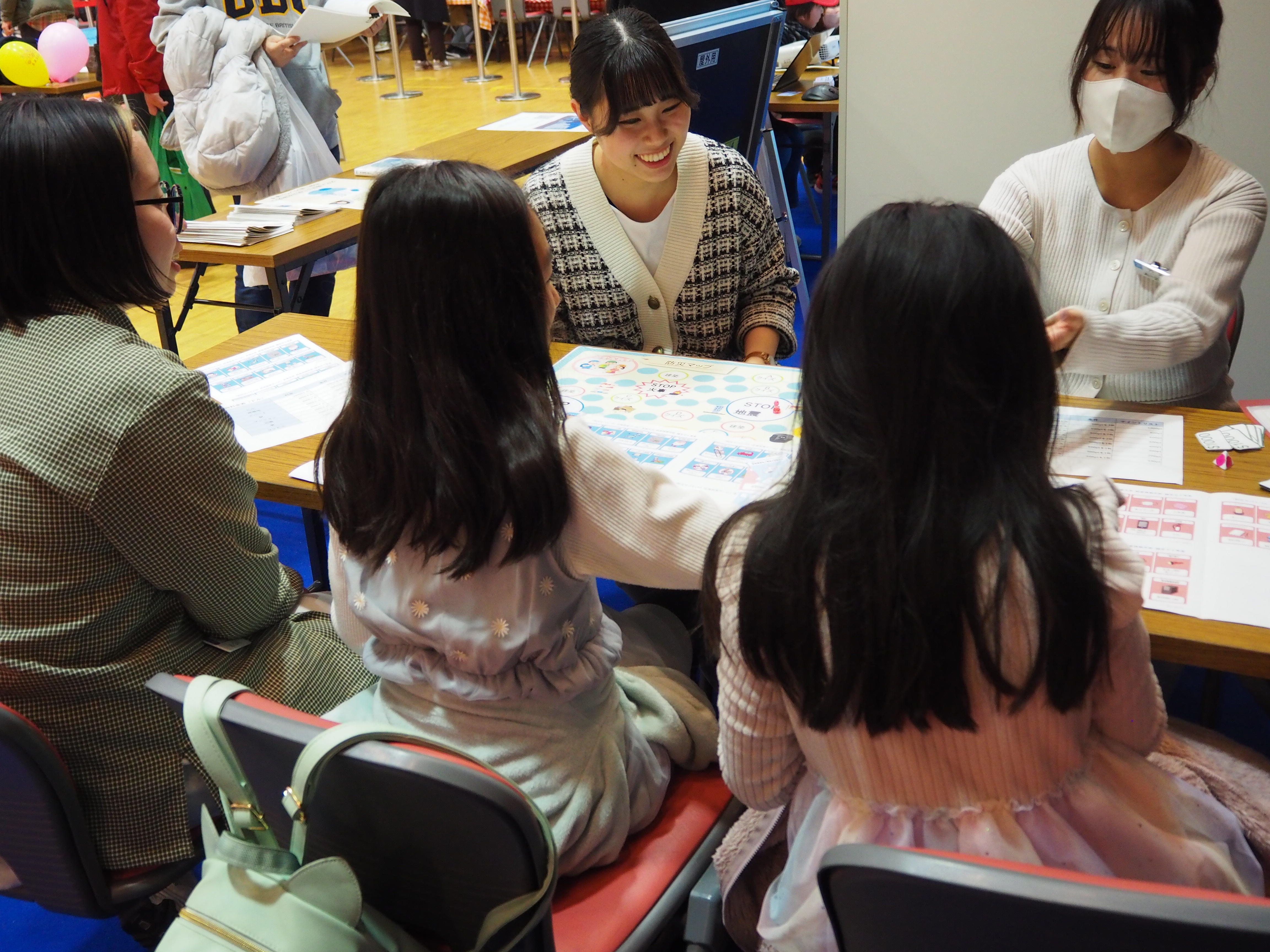 多摩大学 樋笠尭士ゼミが聖蹟桜ケ丘SC主催「せいせき防災フェス」に出展