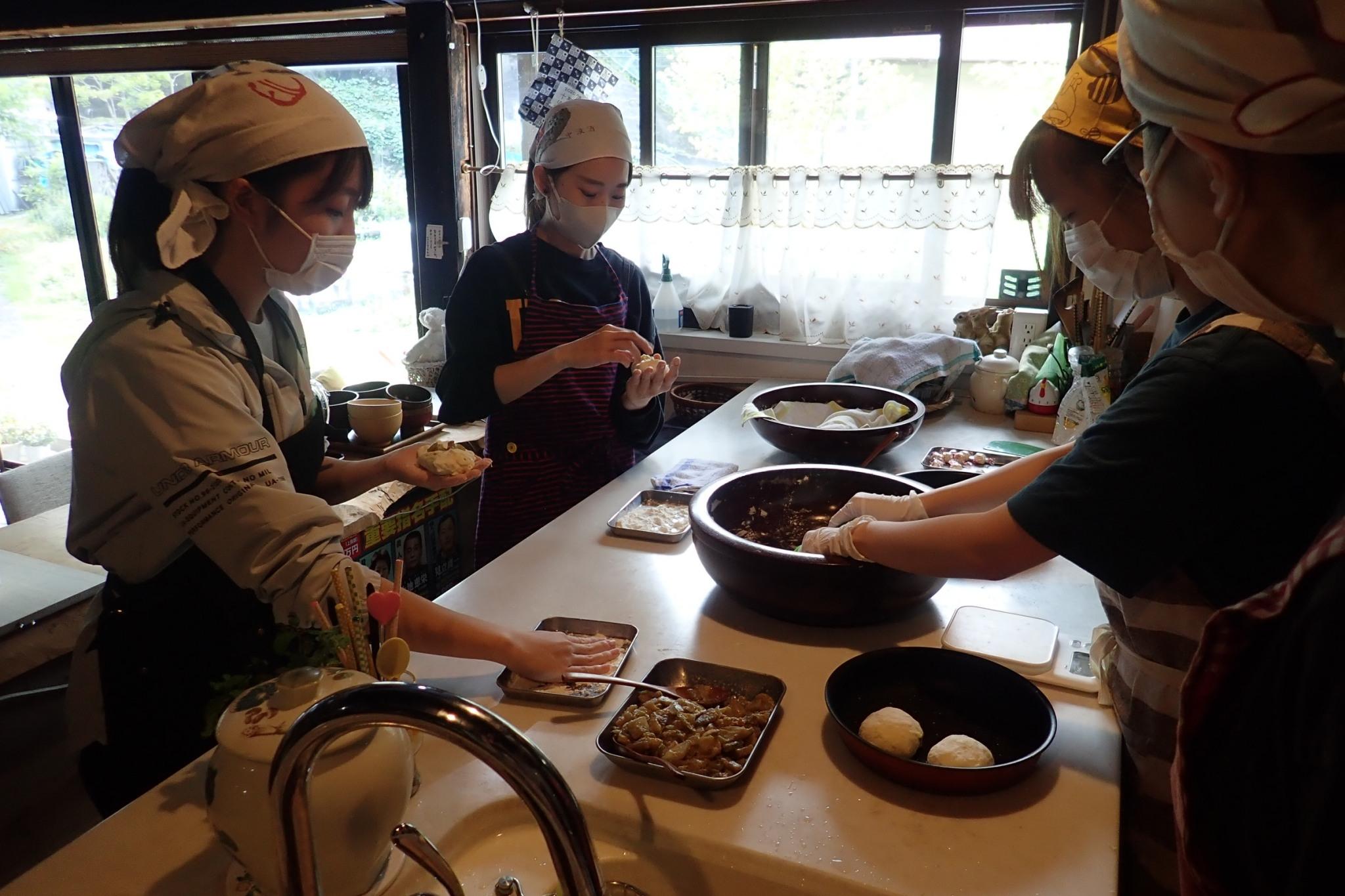 長野県立大学 -- 長野市鬼無里地区における中学生の農家民泊を学生が支援